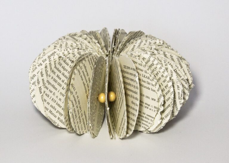 14 feb, 2024-utställning av de Konst(iga) böckerna på Hassela bibliotek i Nordanstig